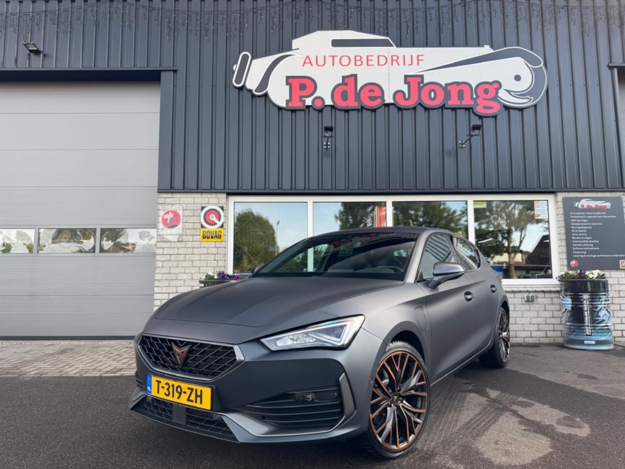 CUPRA Leon - 1.4 eHybrid VZ uitvoering Blis Camera Carplay Speciale matte lak 245pk - AutoWereld.nl