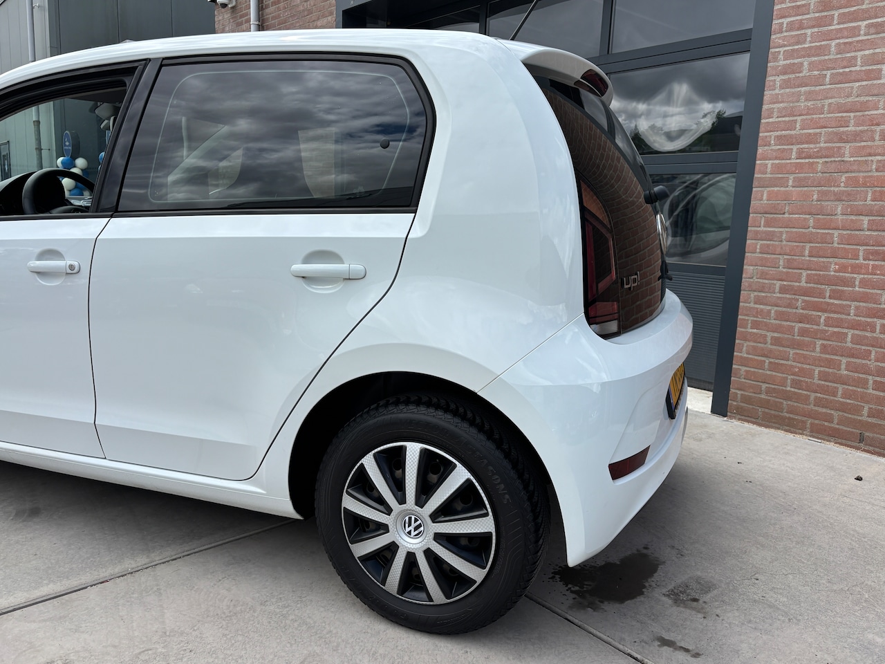Volkswagen Up! - 1.0 BMT move up! | Org-NL auto. Airco. Onderhouden.