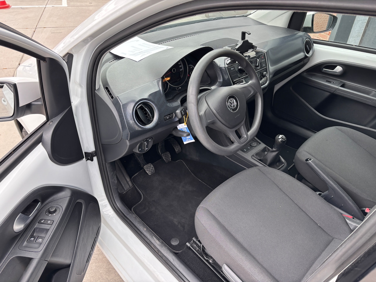Volkswagen Up! - 1.0 BMT move up! | Org-NL auto. Airco. Onderhouden.
