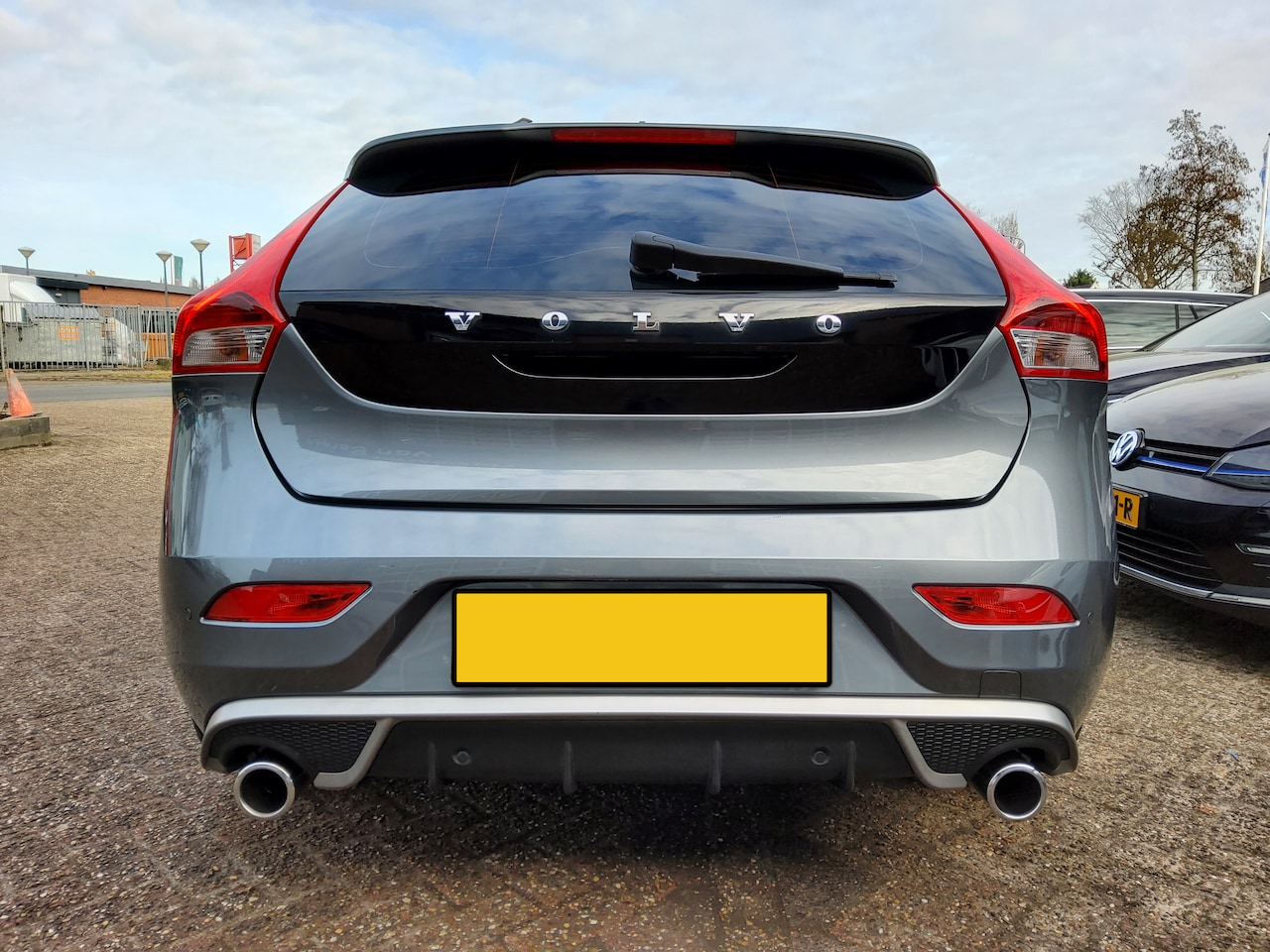 Volvo V40 - 2.0 D2 R-Design Business XENON | 18 INCH | ALCANTARA | DEALER OH - AutoWereld.nl