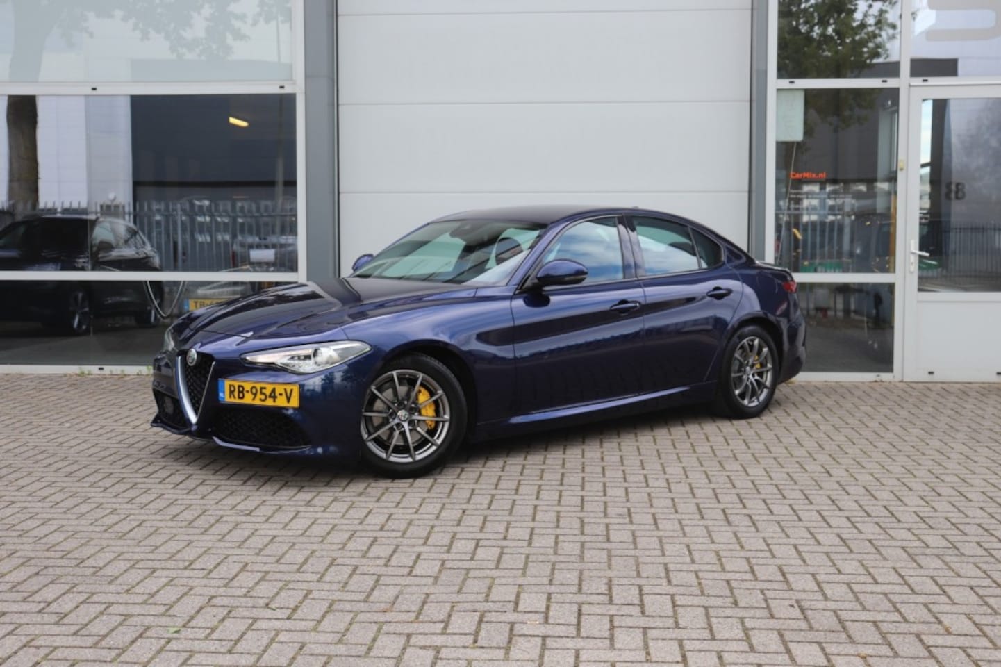 Alfa Romeo Giulia - 2.0T SUPER/ORIG.NL/GEDOCUMENTEERD/ELEKT.STOELEN/ STOEL.STUUR.VERW/17' - AutoWereld.nl