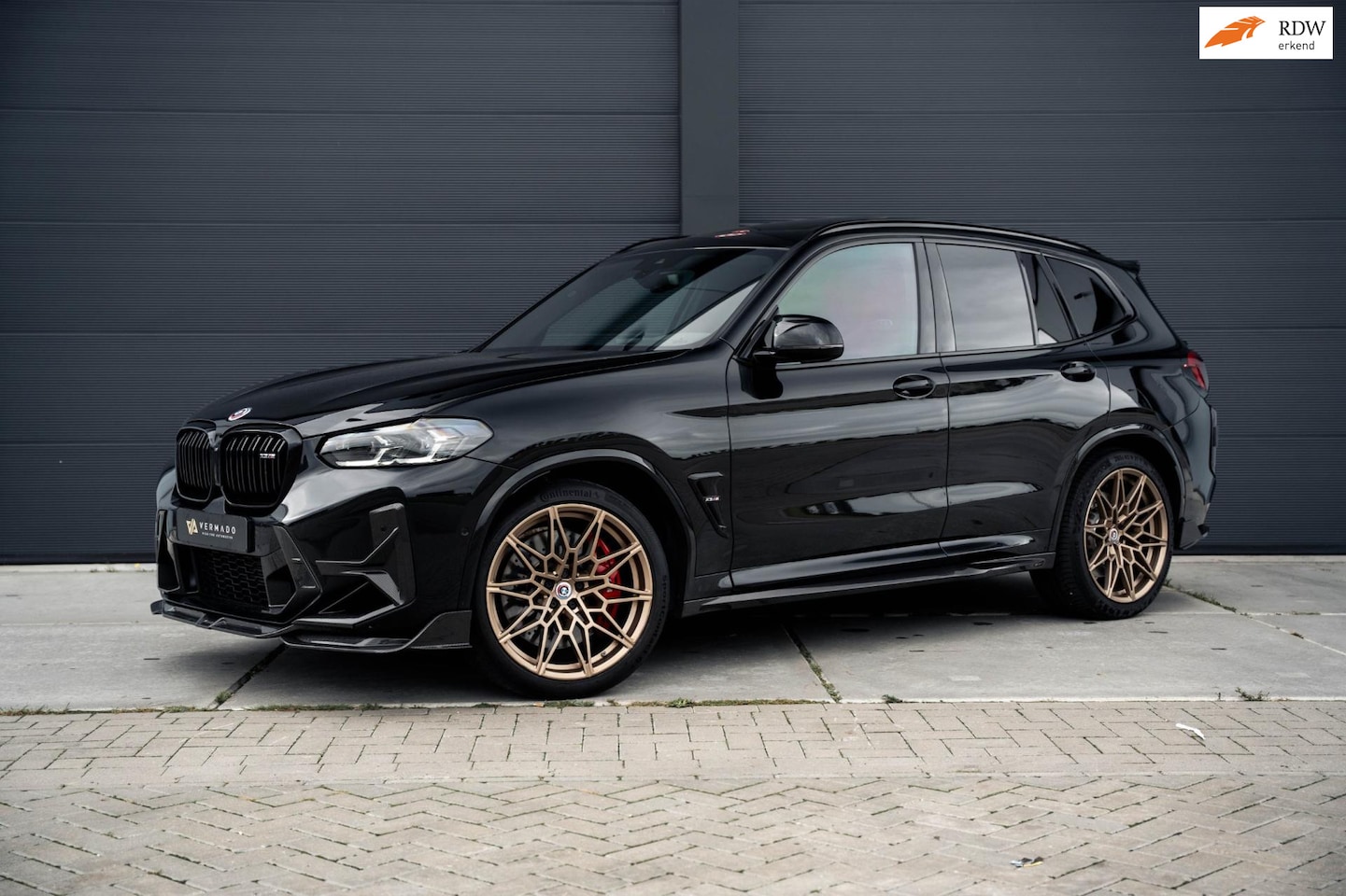 BMW X3M - Competition Facelift, Target Blu Eye, Carbon, Pano, HarmanKardon, 21 INCH - AutoWereld.nl