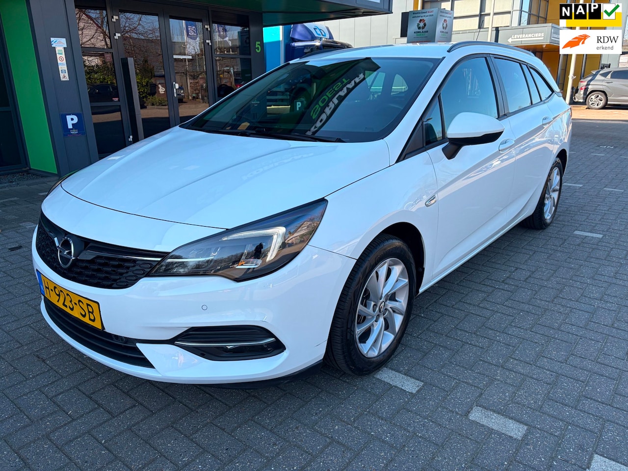Opel Astra Sports Tourer - 1.2 Business Edition / Navi /PDC / Trehaak / LED - AutoWereld.nl