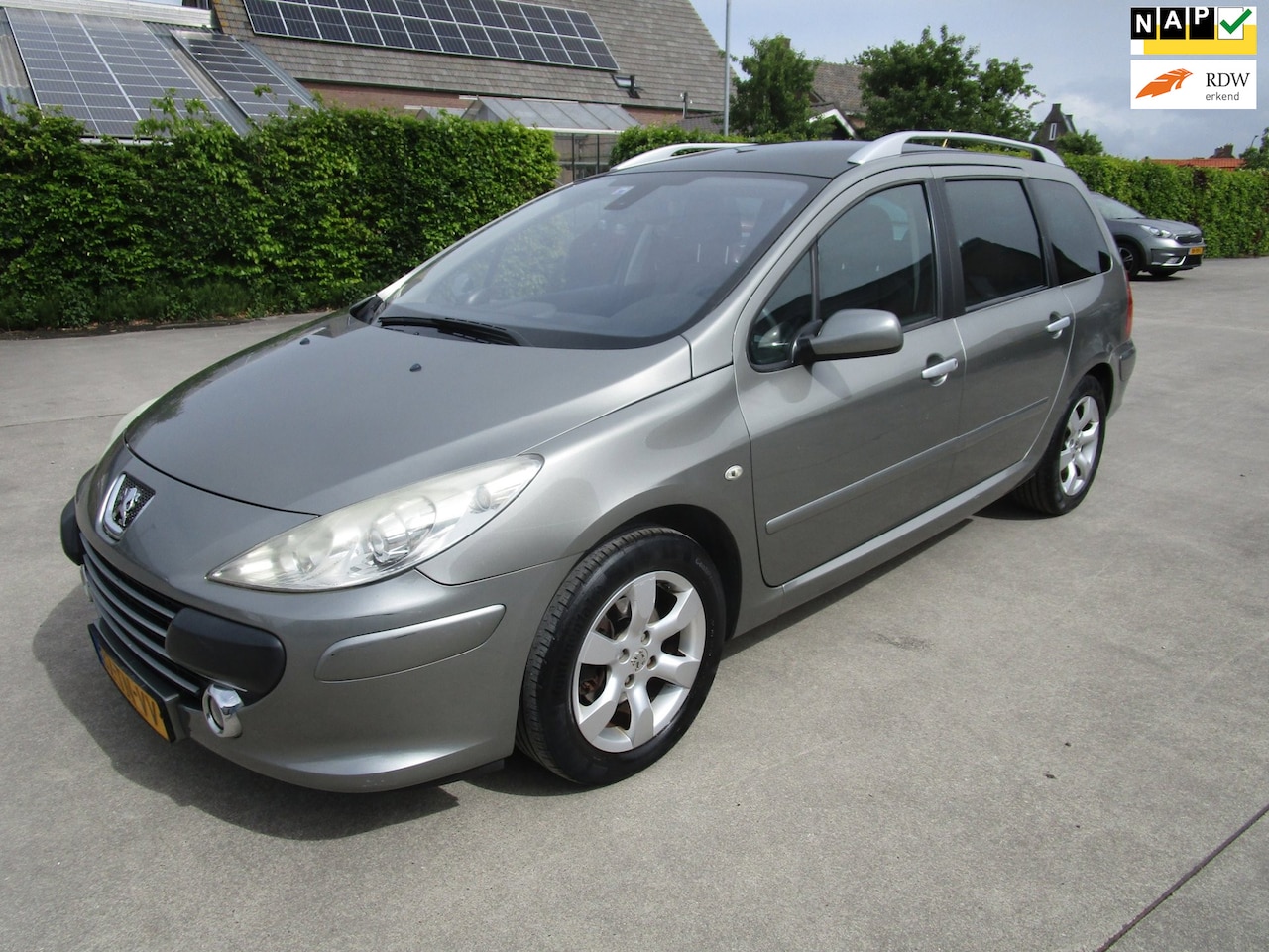 Peugeot 307 SW - 1.6-16V Griffe 7personen leer pano airco mooi - AutoWereld.nl