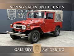 Toyota Land Cruiser - FJ40 (Petrol) Vinyl Top PRICE REDUCTION "Freeborn Red" In its original condition and in go