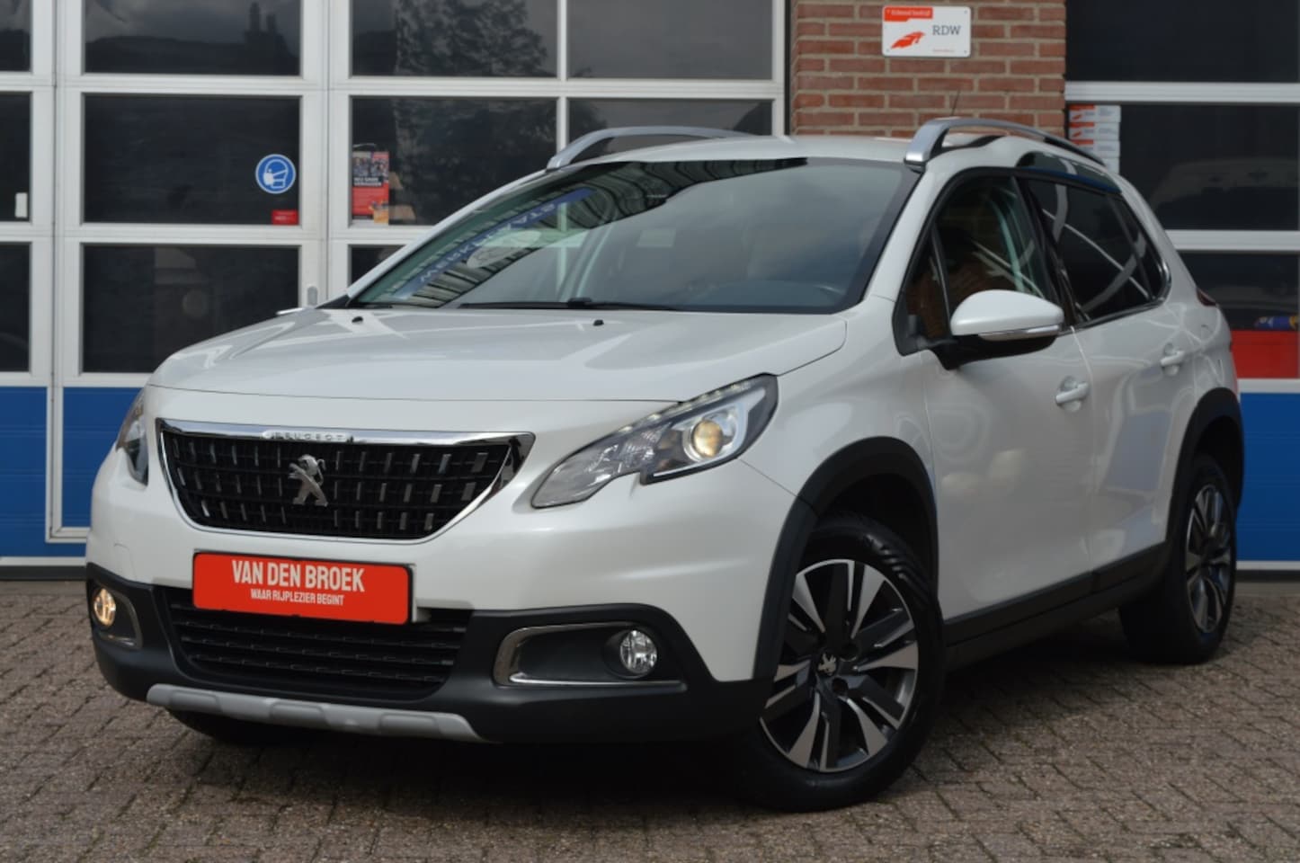 Peugeot 2008 - 1.2 PureTech Allure | AUT - CAMERA - AutoWereld.nl