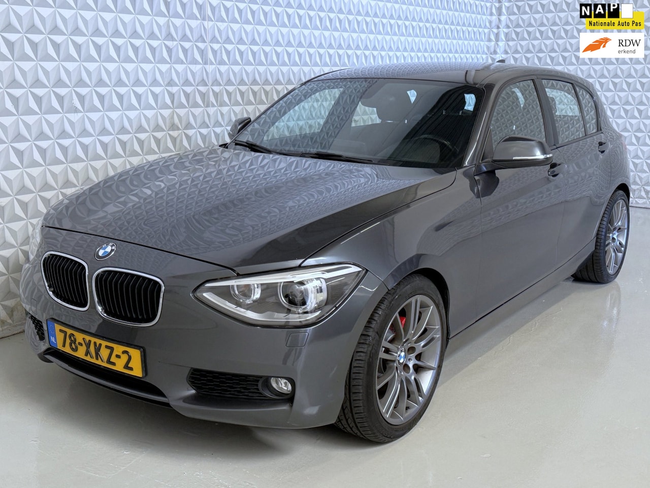 BMW 1-serie - 118i Business+ met veel opties! AUTOMAAT (2012) - AutoWereld.nl
