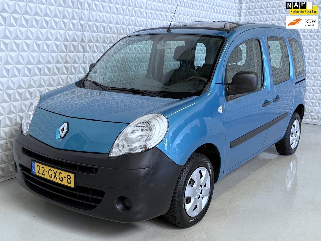 Renault Kangoo Family - 1.6-16V Expression van de 1e eigenaar! (2008) - AutoWereld.nl