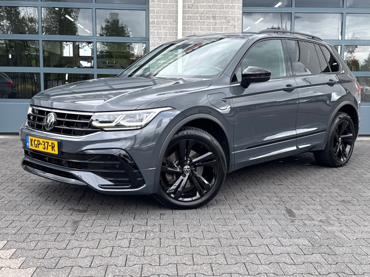 Volkswagen Tiguan - 1.4 TSI eHybrid R-Line Business+ Black Style - AutoWereld.nl