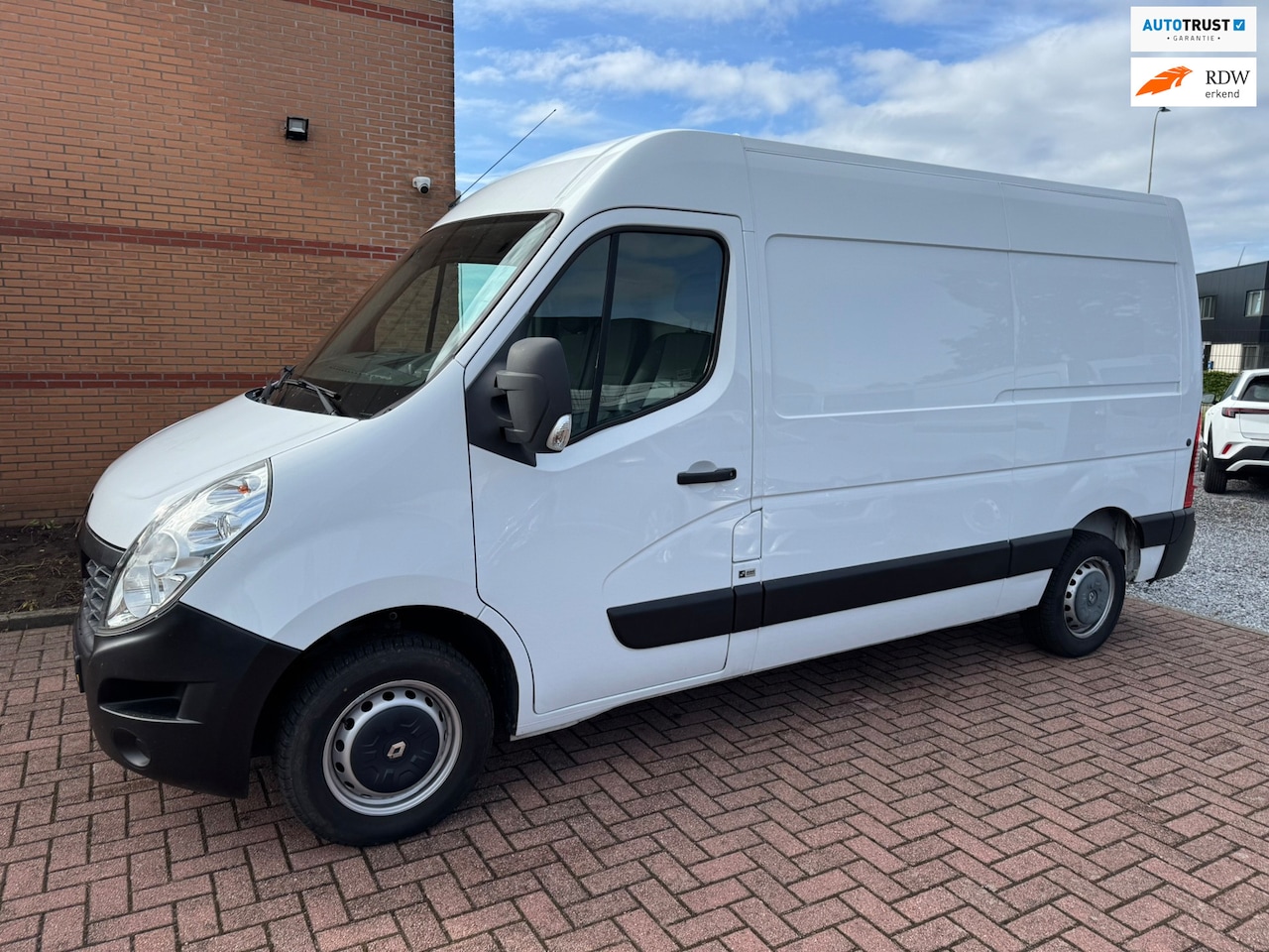 Renault Master - T33 2.3 dCi L2H2 /LEER/NW BANDEN/NW ONDERHOUD - AutoWereld.nl