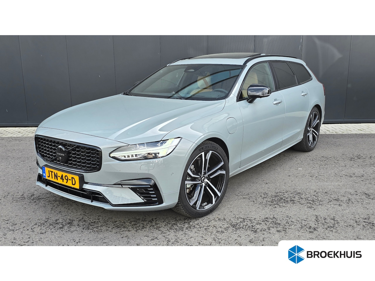Volvo V90 - 2.0 T8 Plug-in hybrid AWD Ultra Dark | Panoramadak | 360 Camera | Bowers & Wilkins | Stoel - AutoWereld.nl