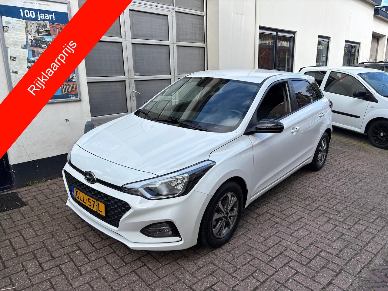Hyundai i20 - 1.2i 84PK 5D CARPLAY STOEL VERWARMING - AutoWereld.nl