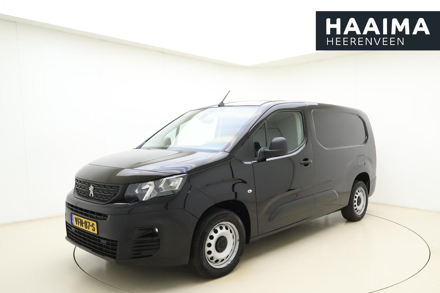 Peugeot Partner - 1.5 BlueHDI Premium Lang | 3-Zits | Apple Carplay | Airco | Parkeersensor | Zijschuifdeur - AutoWereld.nl