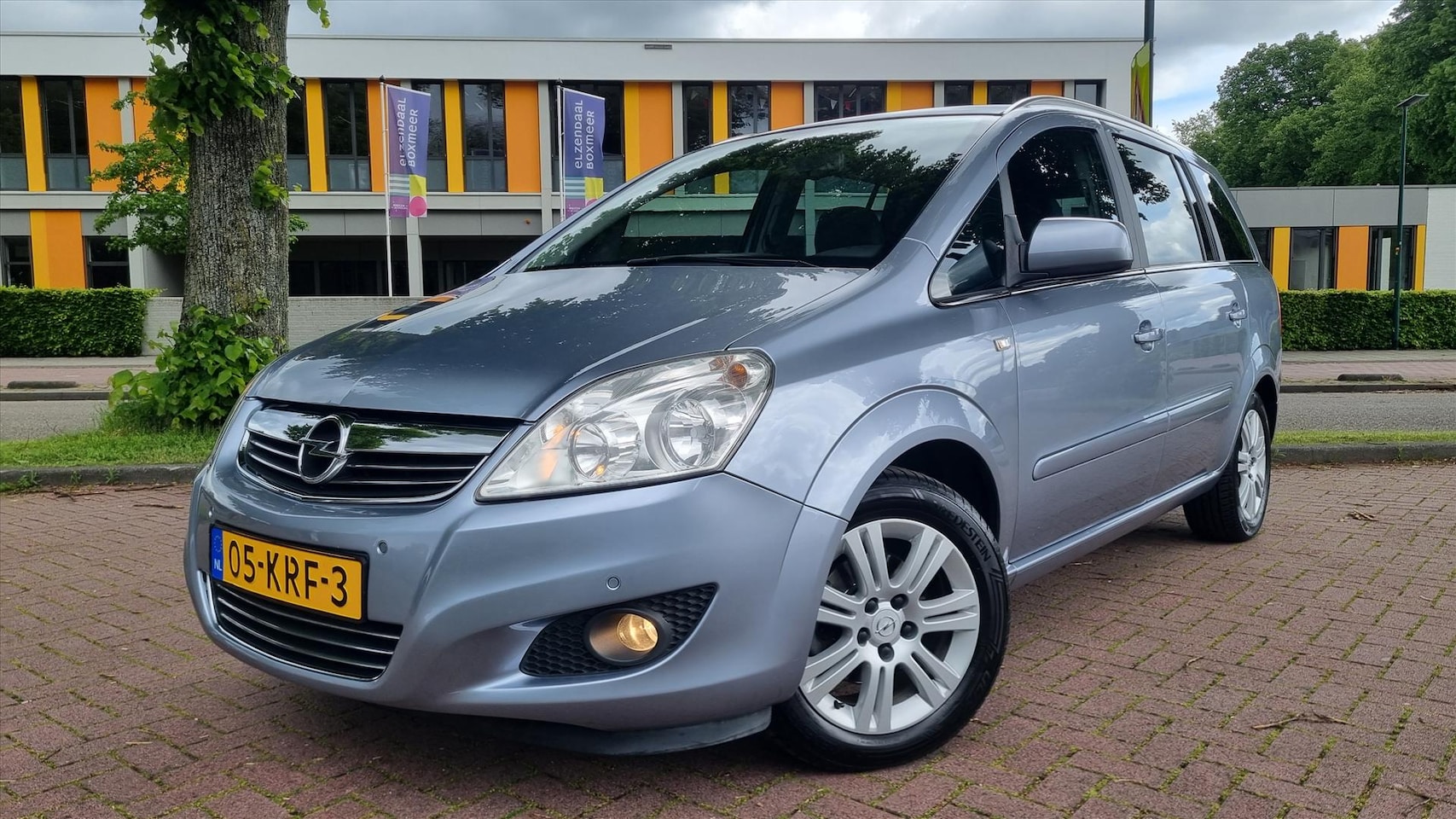 Opel Zafira - 1.8 16V Cosmo Clima/ Navi/ Trekhaak!! - AutoWereld.nl