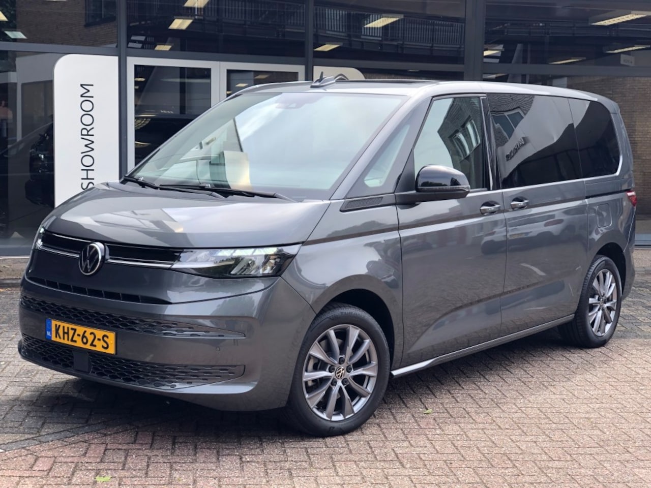 Volkswagen Multivan - 1.4 eHybrid 7 persoons Panoramadak - AutoWereld.nl