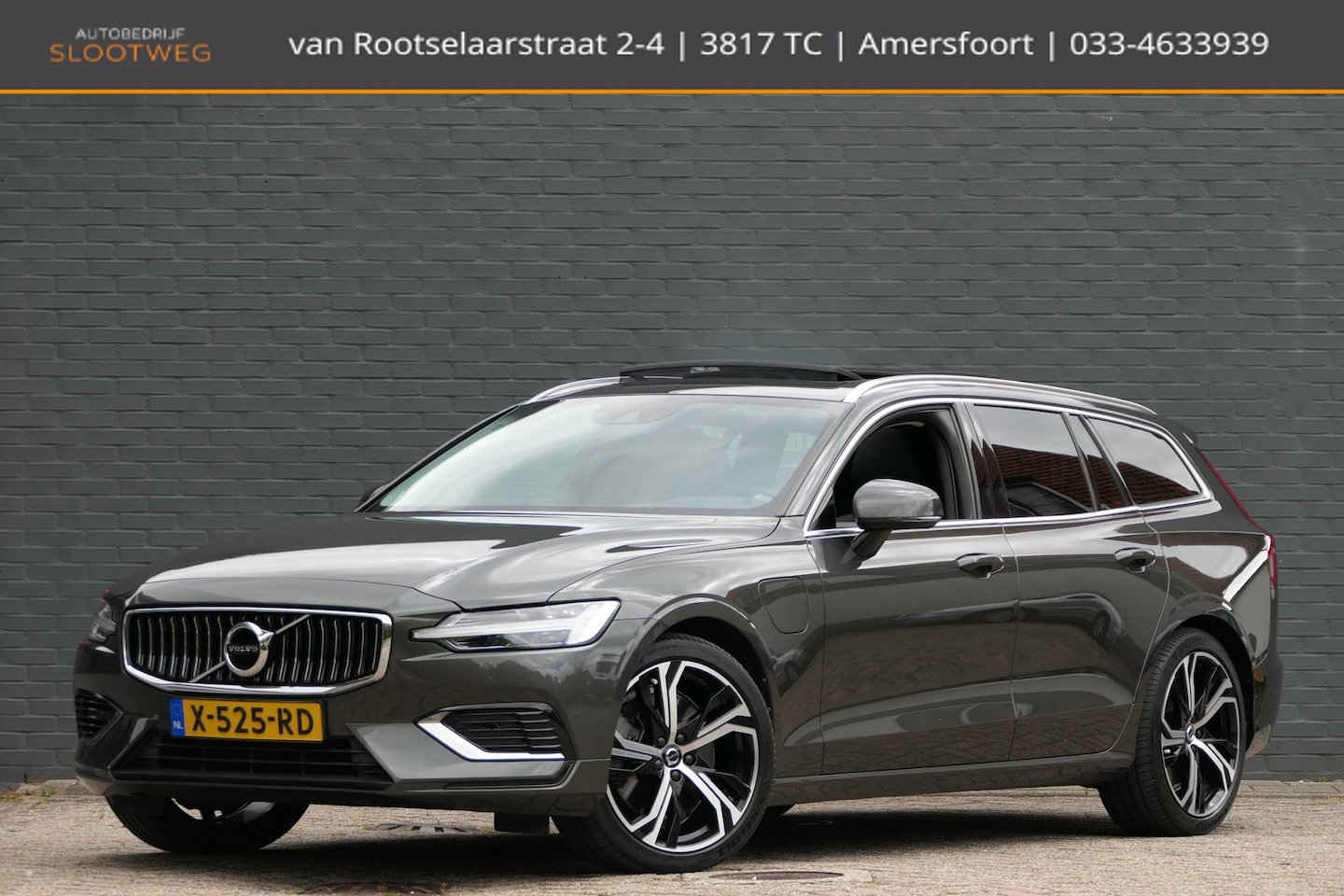 Volvo V60 - 2.0 T8 AWD Momentum Pro Pilot Assist | Panoramadak | Trekhaak | Leer | R-Design Velgen - AutoWereld.nl