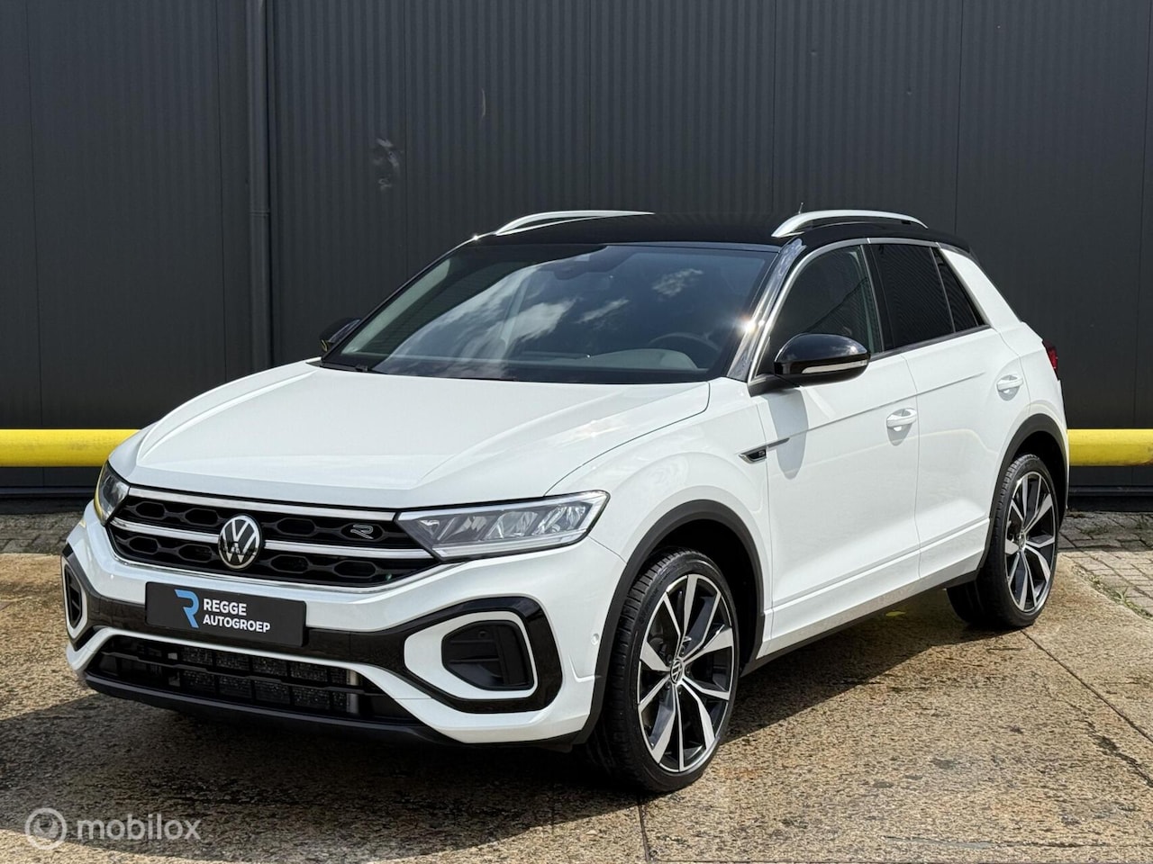 Volkswagen T-Roc - 1.5 TSI R-Line Facelift | Black-style - AutoWereld.nl
