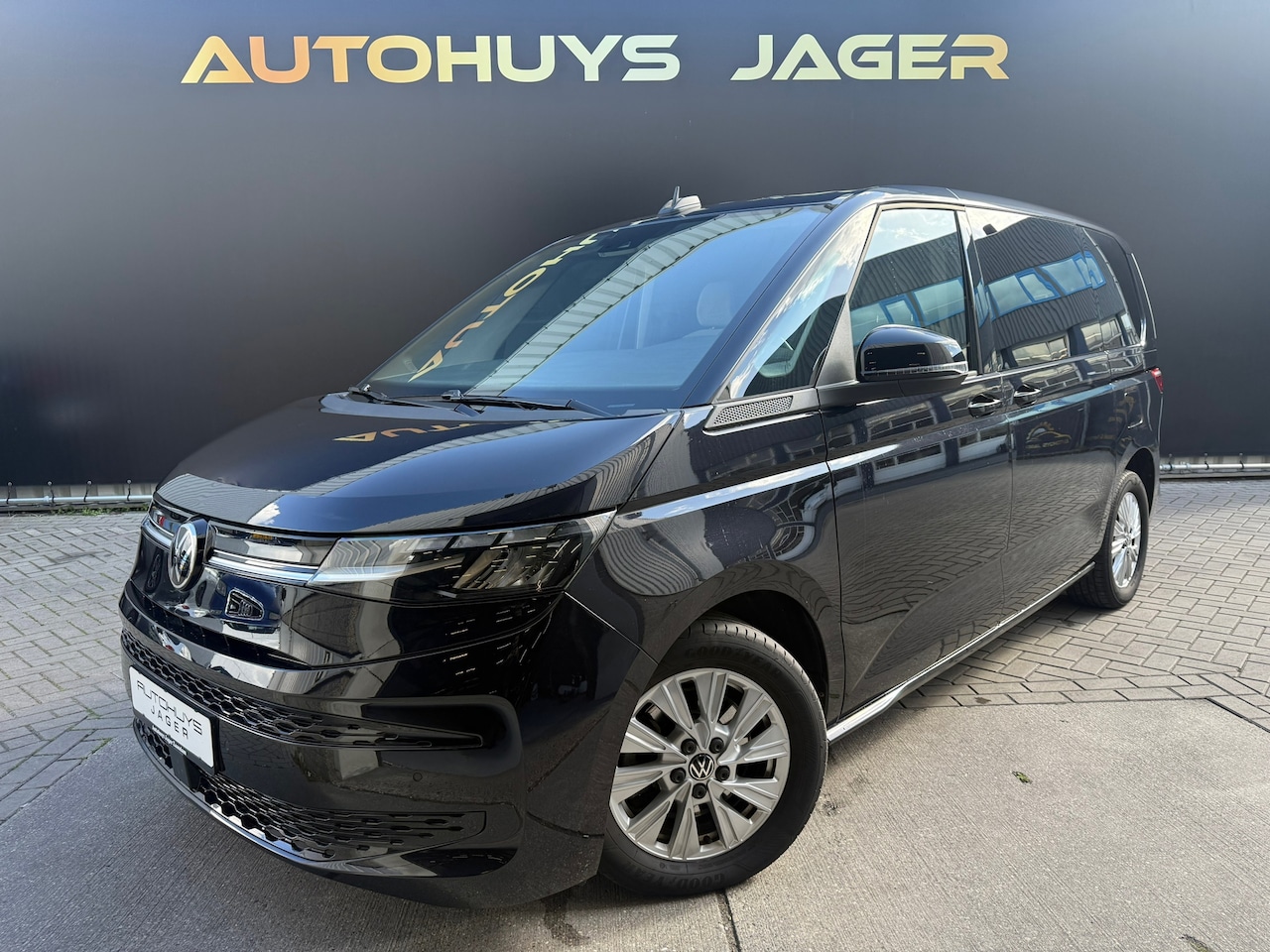 Volkswagen Multivan - 1.4 eHybrid L1H1 Life 7Persoons - AutoWereld.nl