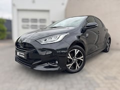 Toyota Yaris - 1.5 VVT-i First Edition LED / CARPLAY / STOELVERW. / CAMERA / LANE ASSIST / CRUISE CONTROL