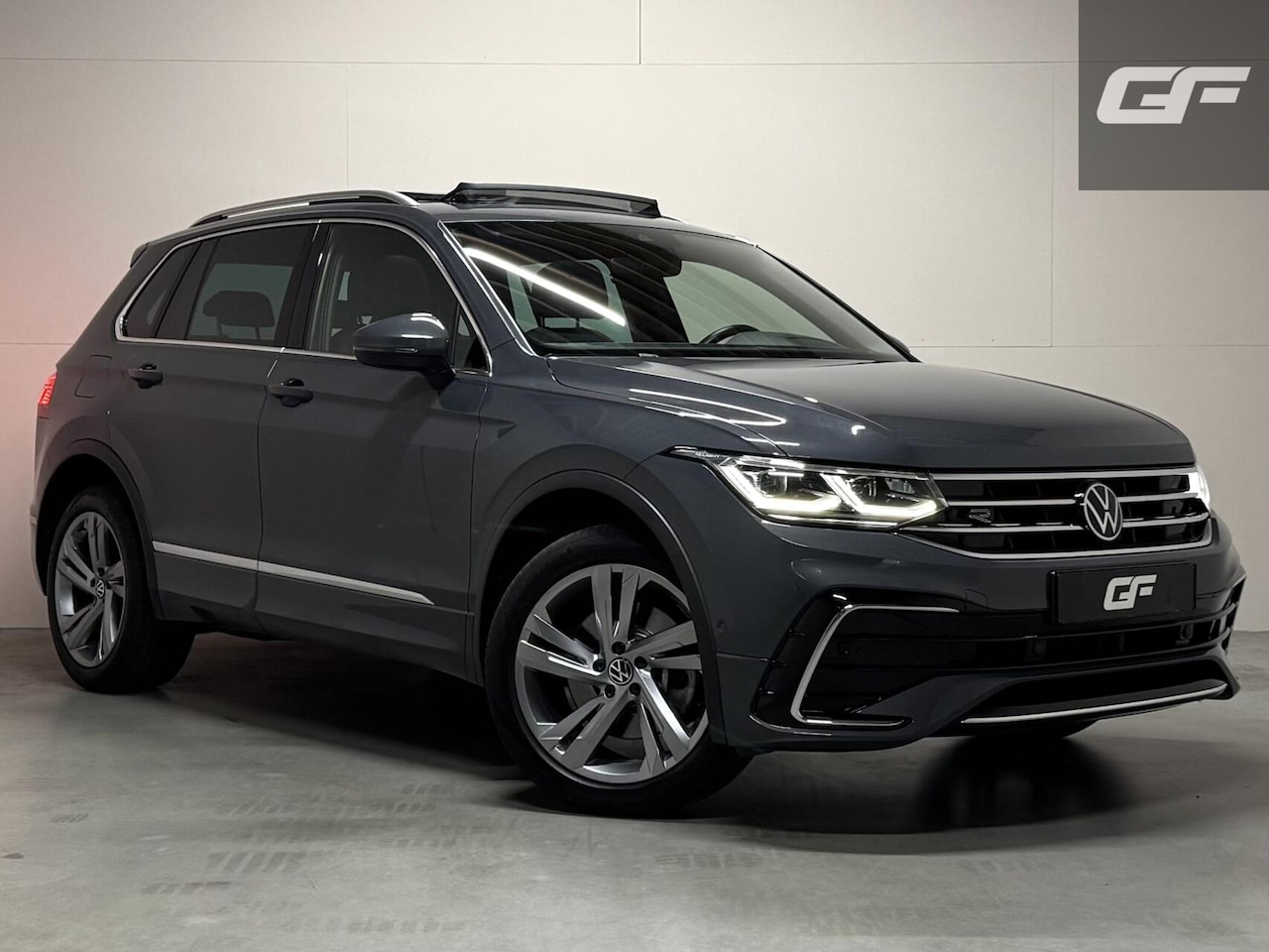 Volkswagen Tiguan - 1.4 TSI eHybrid R-Line Pano HUD Camera ACC NAP - AutoWereld.nl