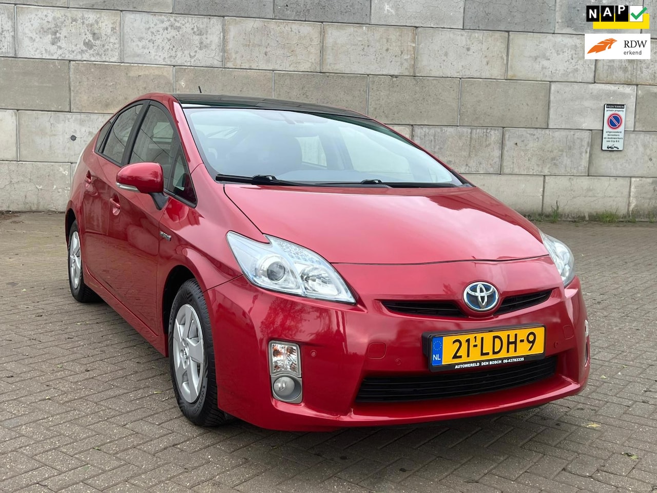 Toyota Prius - 1.8 Aspiration pano,airco,dealer onderhouden - AutoWereld.nl