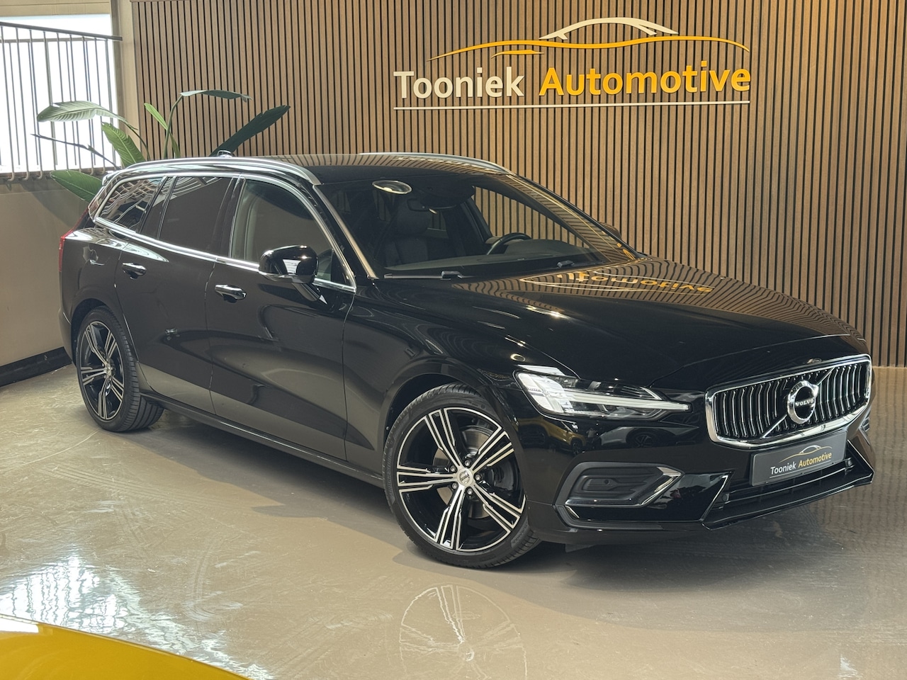 Volvo V60 - 2.0 T4 Inscription Full Options Automaat volleder interieur en Navigatie  Cruuise Control - AutoWereld.nl
