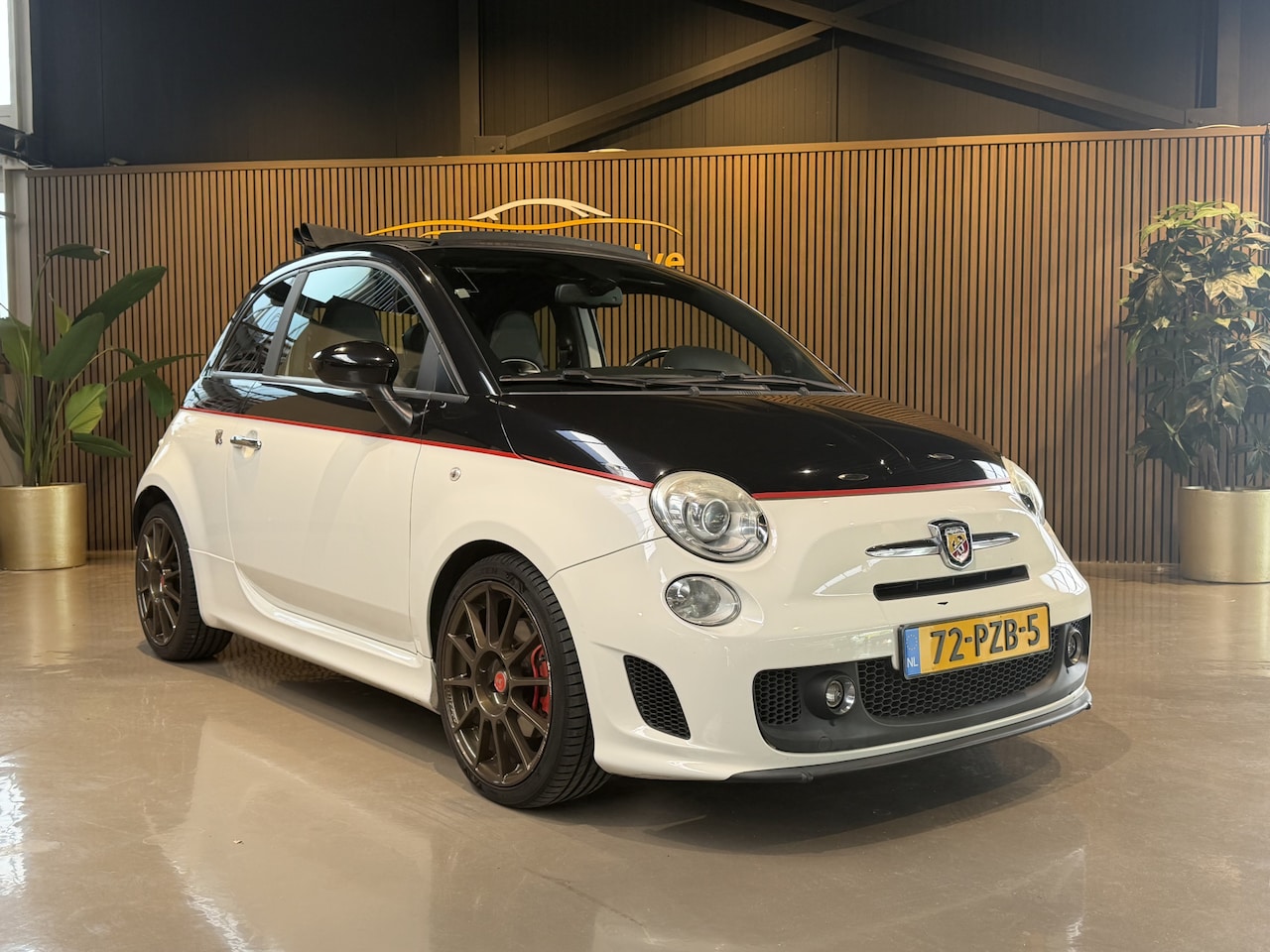 Fiat 500 C - 1.4-16V Abarth 140 PK Cabrio top Leder interieur Naviegatie Achteruit Camera Lmv Navigatie - AutoWereld.nl