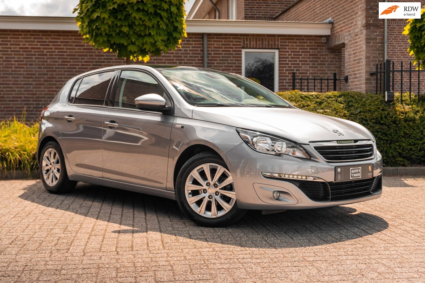 Peugeot 308 - 1.2 PureTech Style 110 PK 1e Eig Distributie v.v. Panoramadak Cruise Airco 16'' - AutoWereld.nl