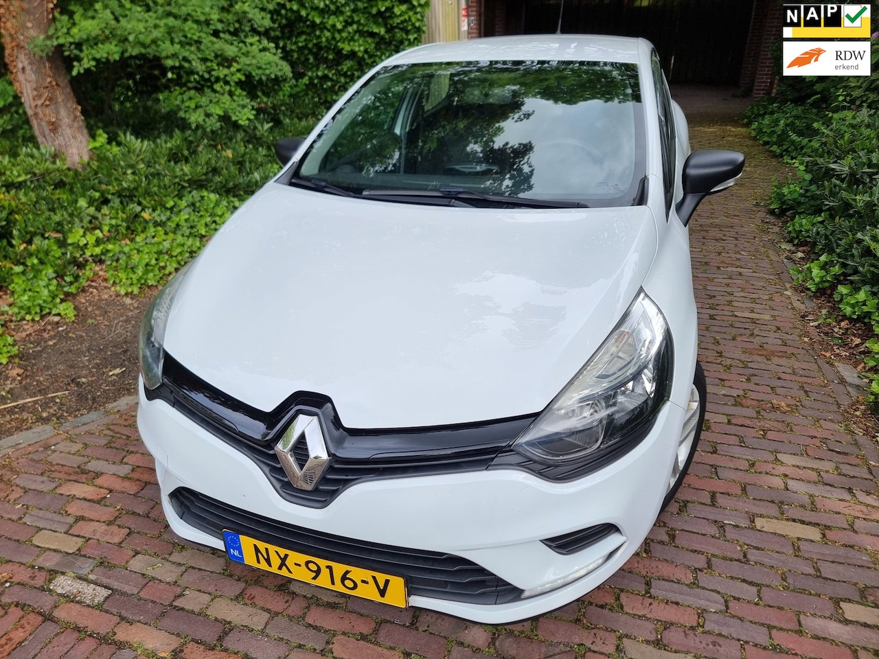Renault Clio - 1.5 dCi Ecoleader Life EURO6 / NO AIRCO - AutoWereld.nl