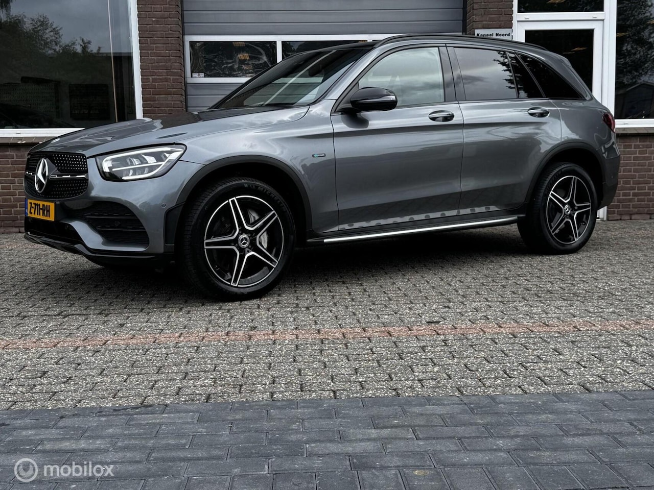 Mercedes-Benz GLC-klasse - 300e 4MATIC AMG PANO/STER.HEMEL/VOL! - AutoWereld.nl