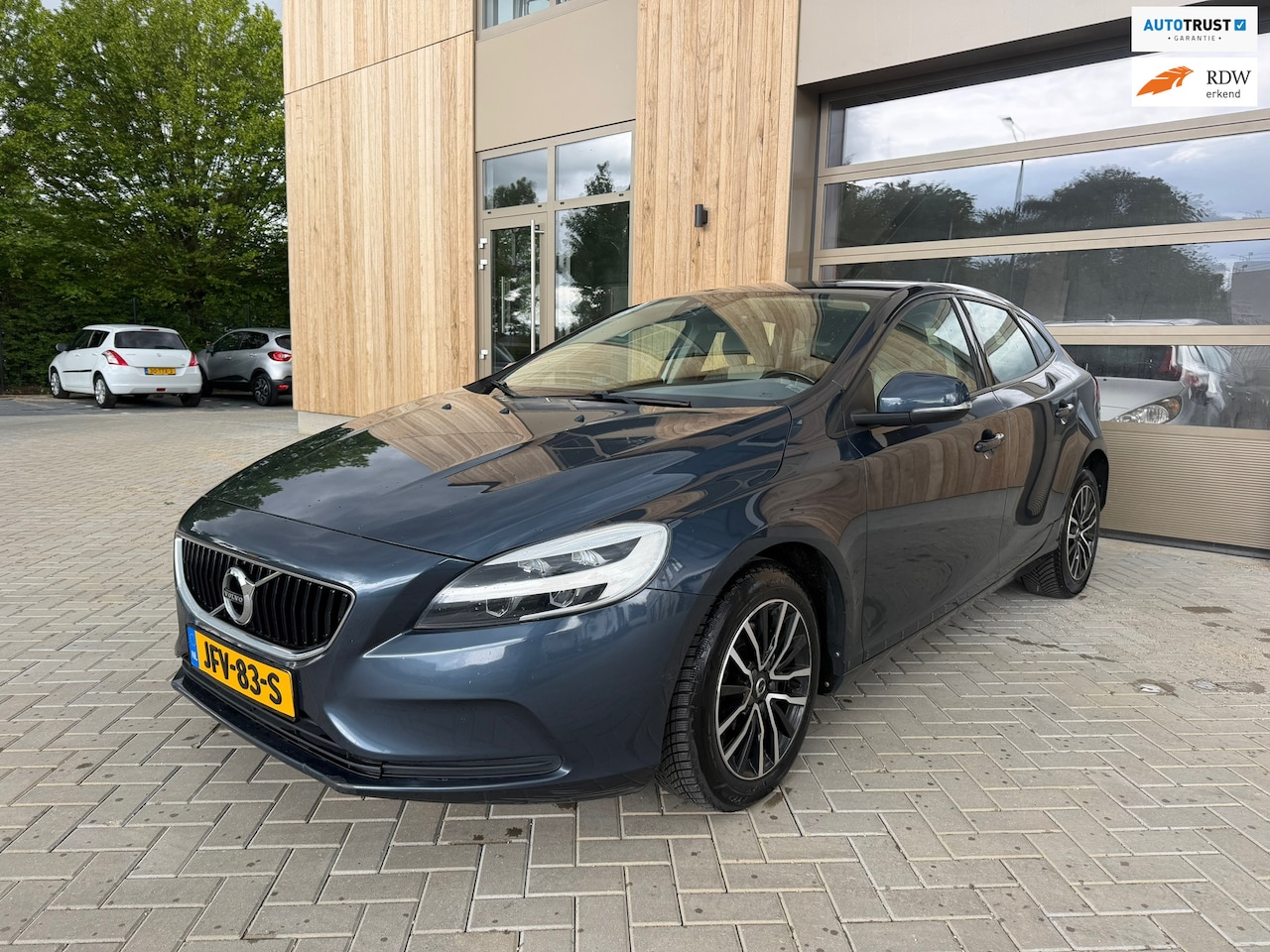 Volvo V40 - 2.0 T2 Summum 5drs|NAVI|Clima|Parkeersensoren|Nieuwe APK - AutoWereld.nl