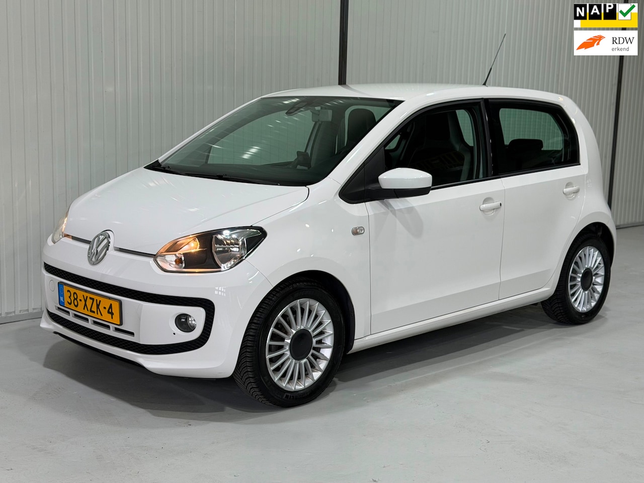 Volkswagen Up! - 1.0 high up! BlueMotion NAVI - LM VELGEN - NETTE STAAT - NWE APK! - AutoWereld.nl