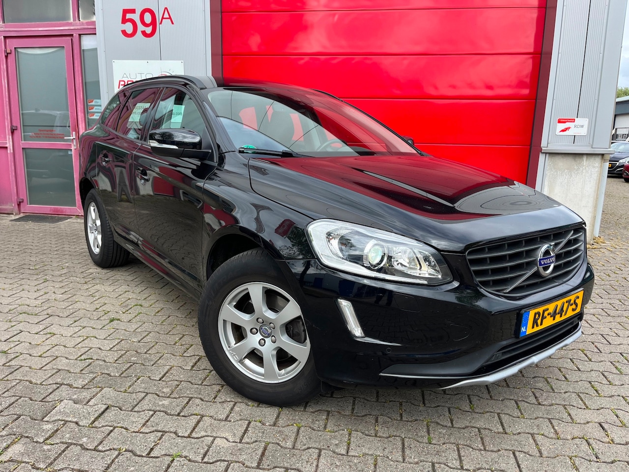 Volvo XC60 - 2.0 D3 150pk FWD Nordic+ 8 traps Automaat / Trekhaak / Navi / Stoelverw. / Elektr. a klep - AutoWereld.nl