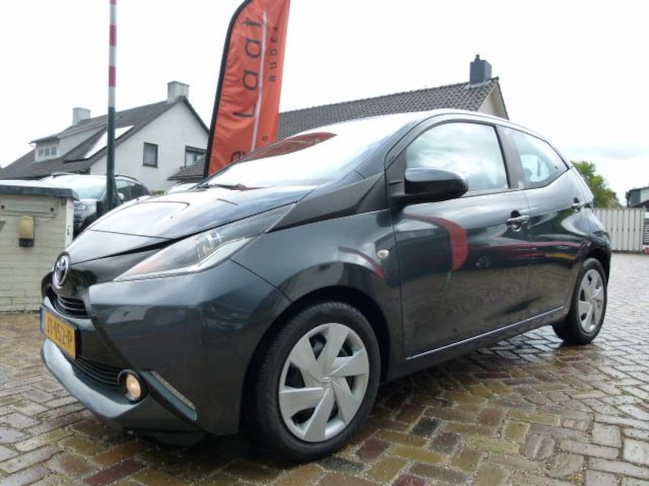 Toyota Aygo - 1.0 VVT-i x-play 1.0 VVT-i x-play, CAMERA/AIRCO/CV AFSTAND - AutoWereld.nl