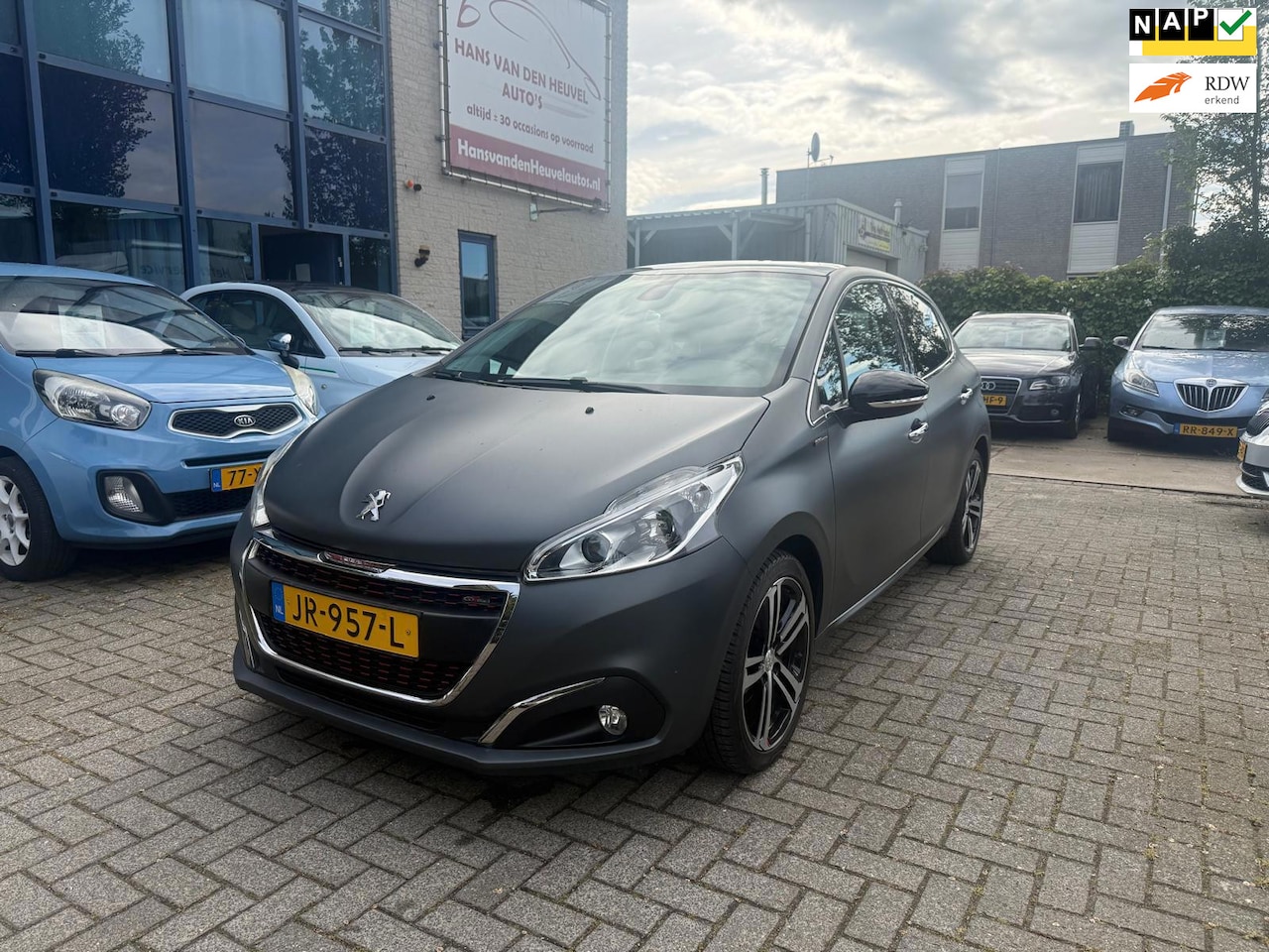 Peugeot 208 - 1.2 GT-line MAT LAK, Panoramadak, Airco, APK 05/27 - AutoWereld.nl