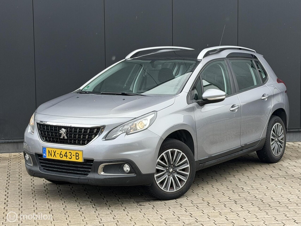 Peugeot 2008 - 1.2 82PK Active | CRUISE | NAVI | CARPLAY | - AutoWereld.nl