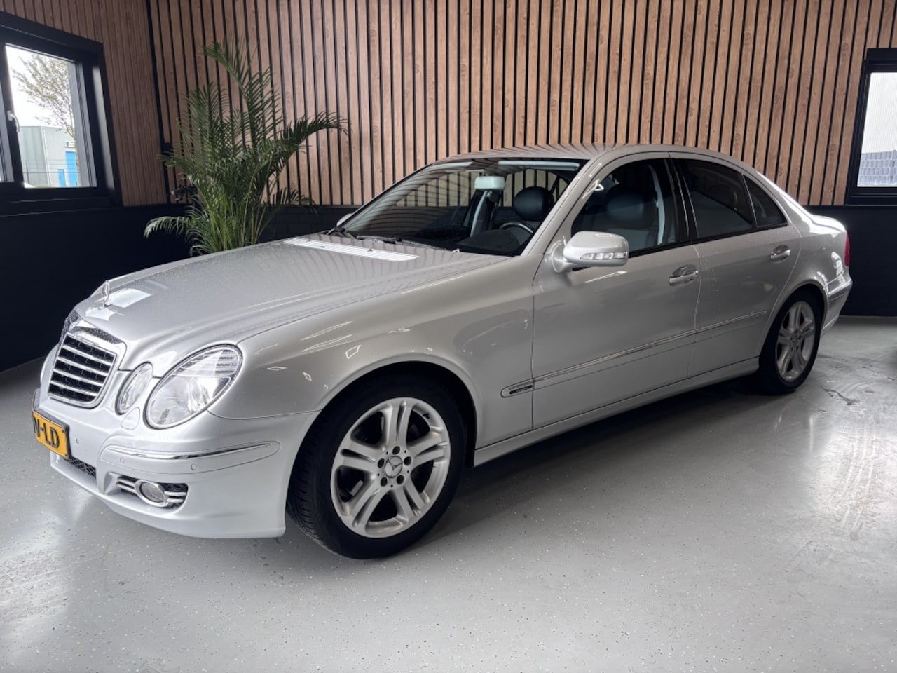 Mercedes-Benz E-klasse - 200 K. Avantgarde XENON/TOP ONDERHOUDEN! - AutoWereld.nl