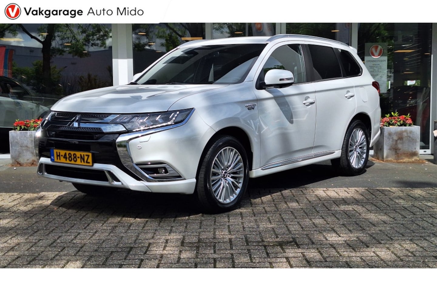 Mitsubishi Outlander - 2.4 PHEV 4WD Automaat Instyle | Trekhaak - AutoWereld.nl