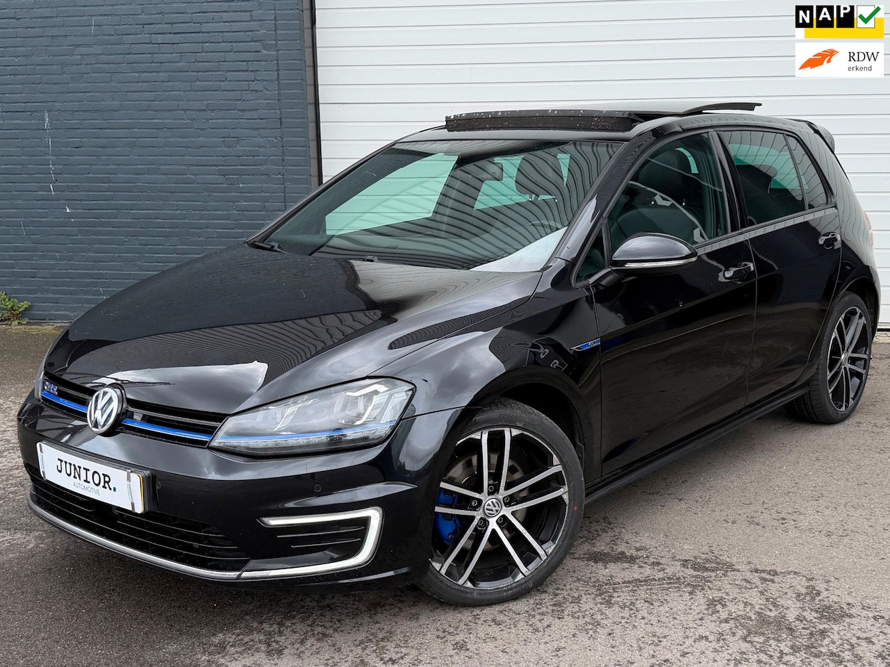 Volkswagen Golf - 1.4 TSI GTE PANORAMADAK/KEYLES/LEDER/CAMERA/LED - AutoWereld.nl
