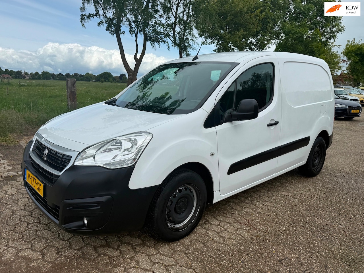 Peugeot Partner - 120 1.6 BlueHDi 100 L1 Premium Airco/Cruise/Automaat - AutoWereld.nl