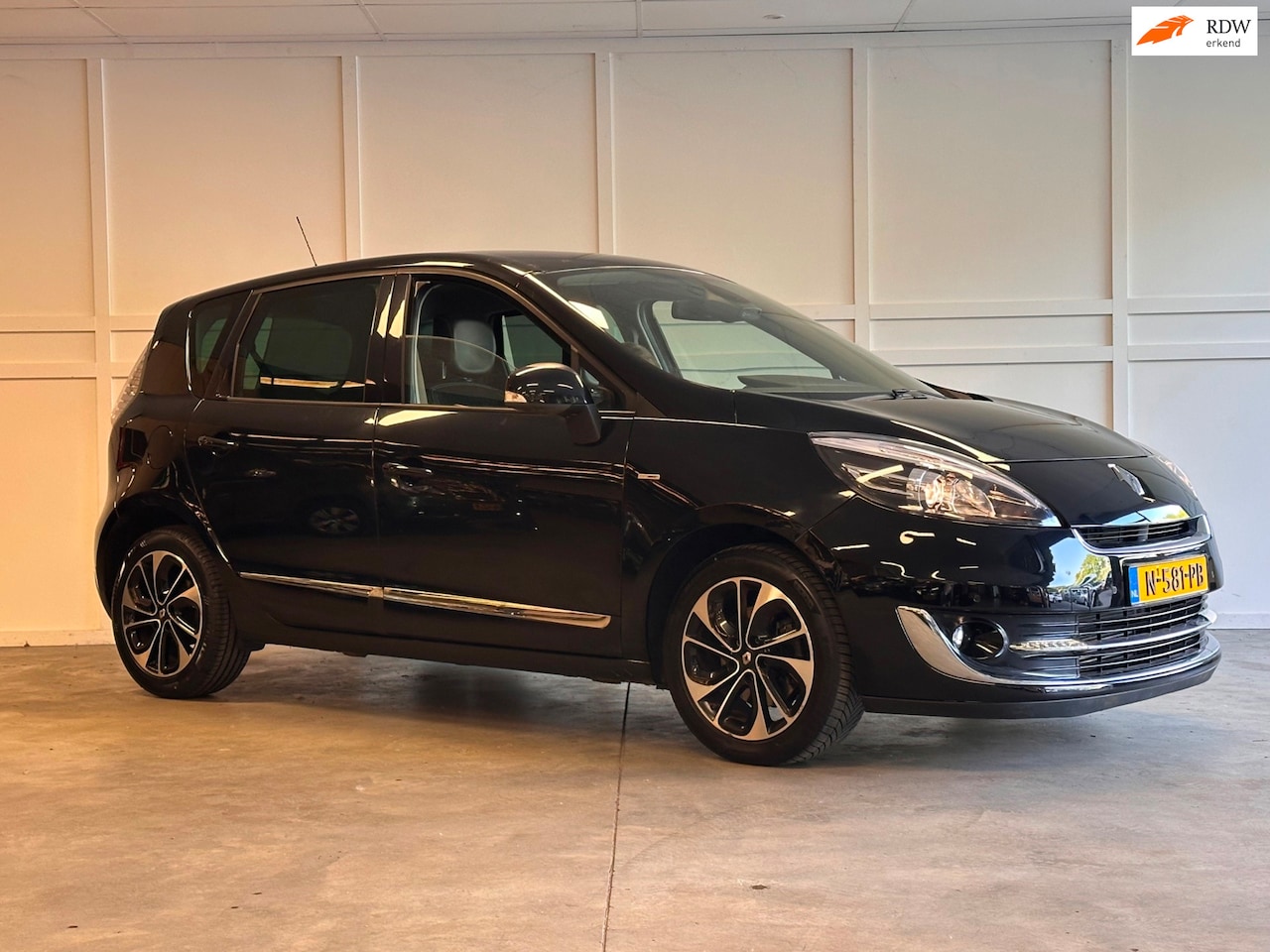 Renault Scénic - 1.2 TCe Bose / 2016 / Camera / 77.720 KM / Airco / Navi - AutoWereld.nl