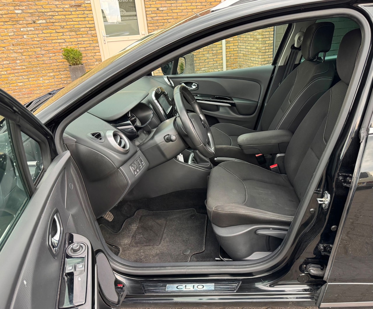 Renault Clio Estate - 0.9 TCe Night&Day Bj 2014 Lage wegenbelasting - AutoWereld.nl