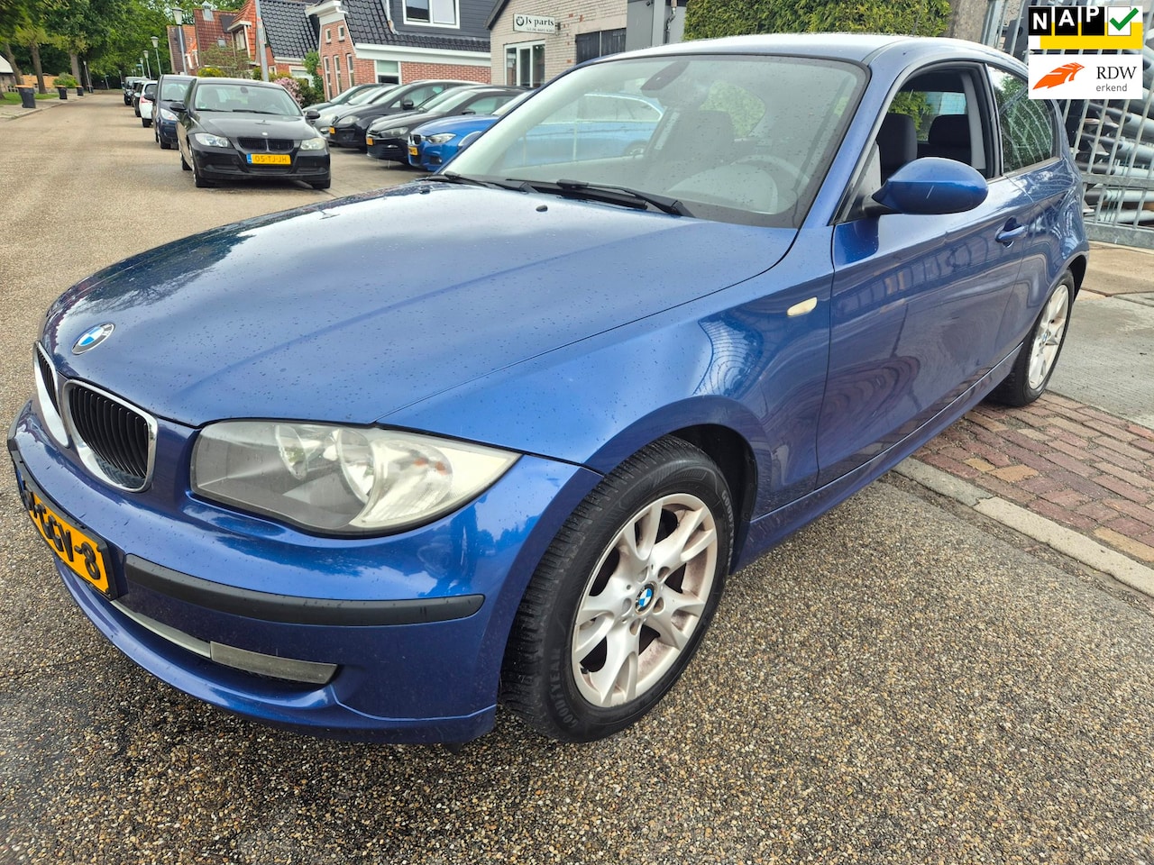BMW 1-serie - 116i Business Line pdc,airco nieuwe APK - AutoWereld.nl