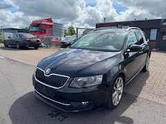 Skoda Octavia Combi - 1.6 TDI DSG-AUTOMAAT PANO/NAVI/CLIMA