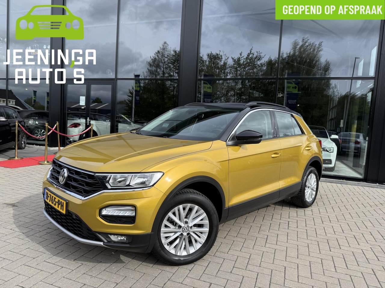 Volkswagen T-Roc - 1.5 TSI Style|ACC|Trekhaak|Camera|Navi|PDC - AutoWereld.nl