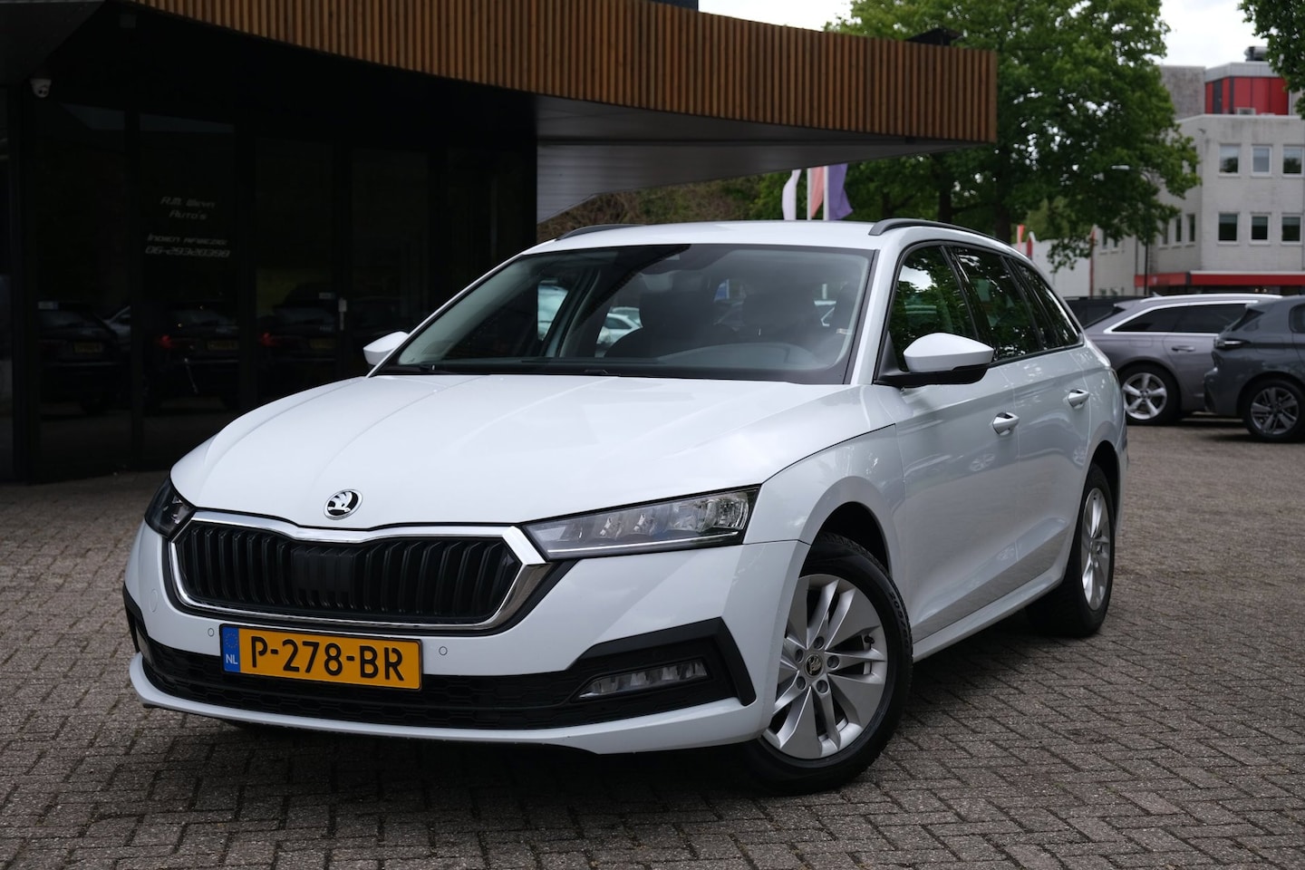 Skoda Octavia Combi - 1.5 e-TSI Business Edition|Rijklaar!|Trekhaak|Sfeer|Carplay|Schakelpaddles|Rijstrooksensor - AutoWereld.nl