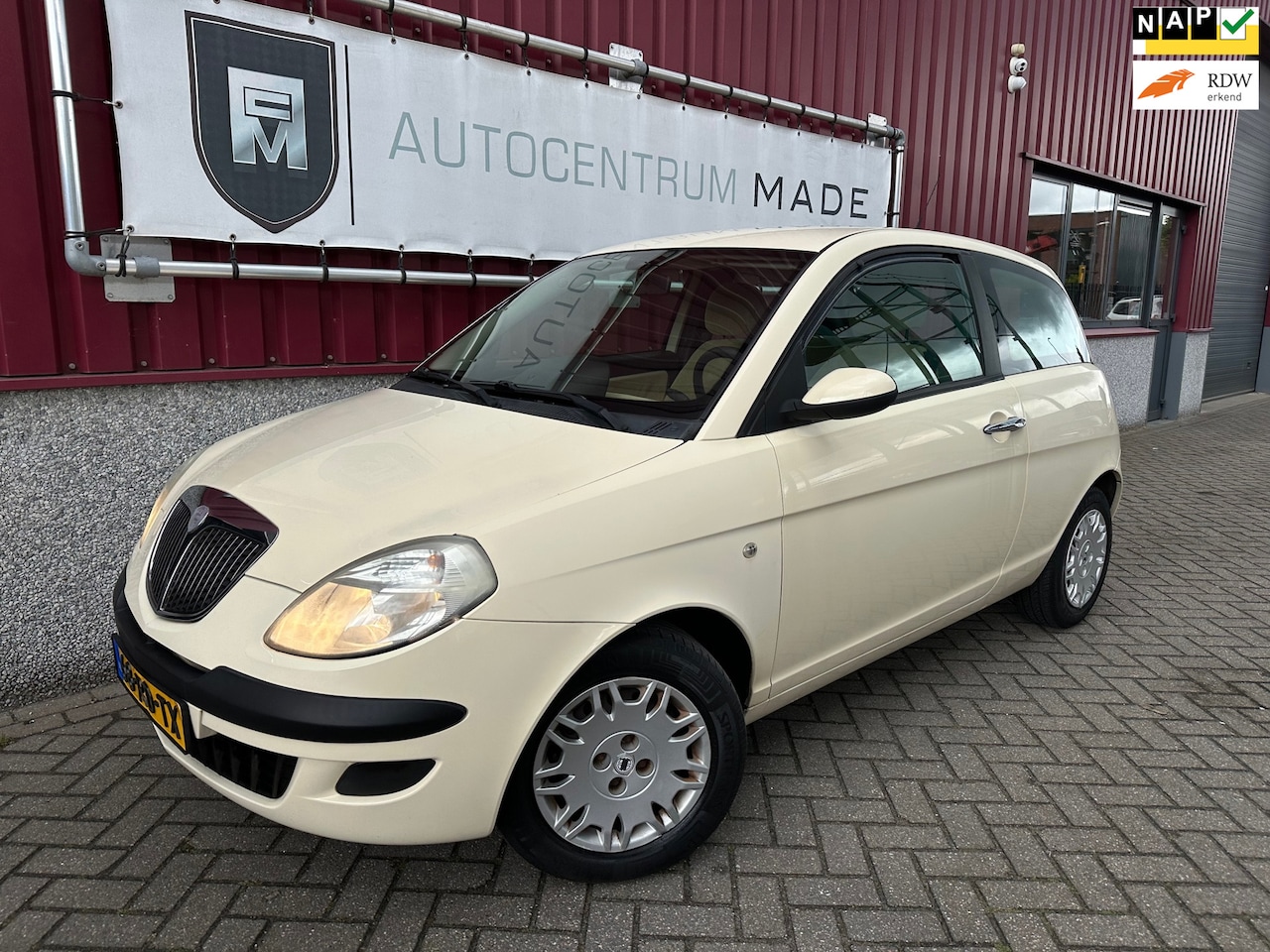 Lancia Y(psilon) - Ypsilon 1.2 Argento // Airco // 103DKM NAP - AutoWereld.nl
