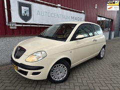 Lancia Y(psilon) - Ypsilon 1.2 Argento // Airco // 103DKM NAP