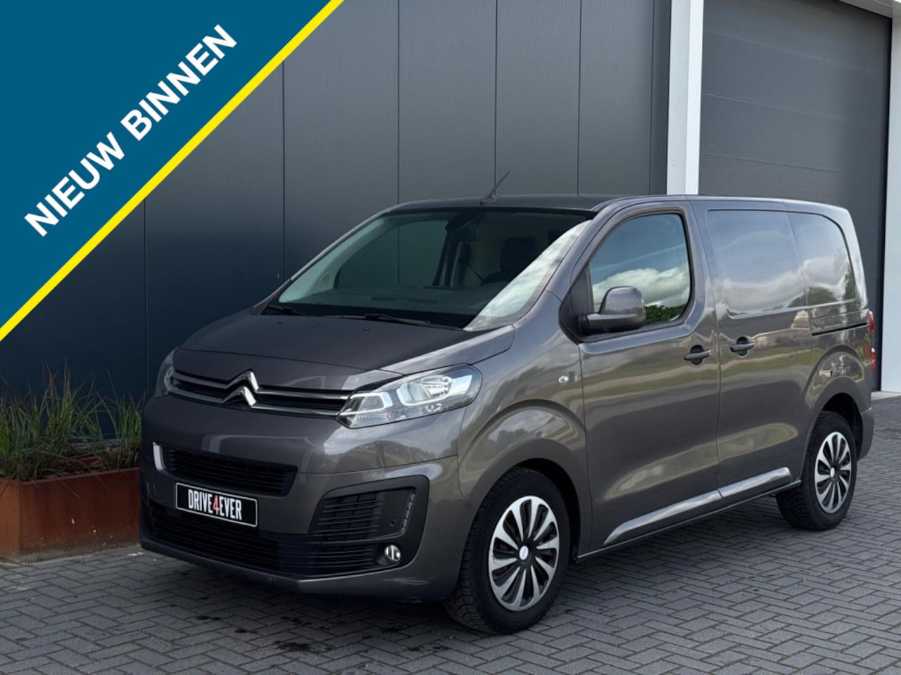 Citroën Jumpy - 2.0 BlueHDI LUXE MARGE NAVI CAMERA LEDER LED APPLE CARPLAY - AutoWereld.nl
