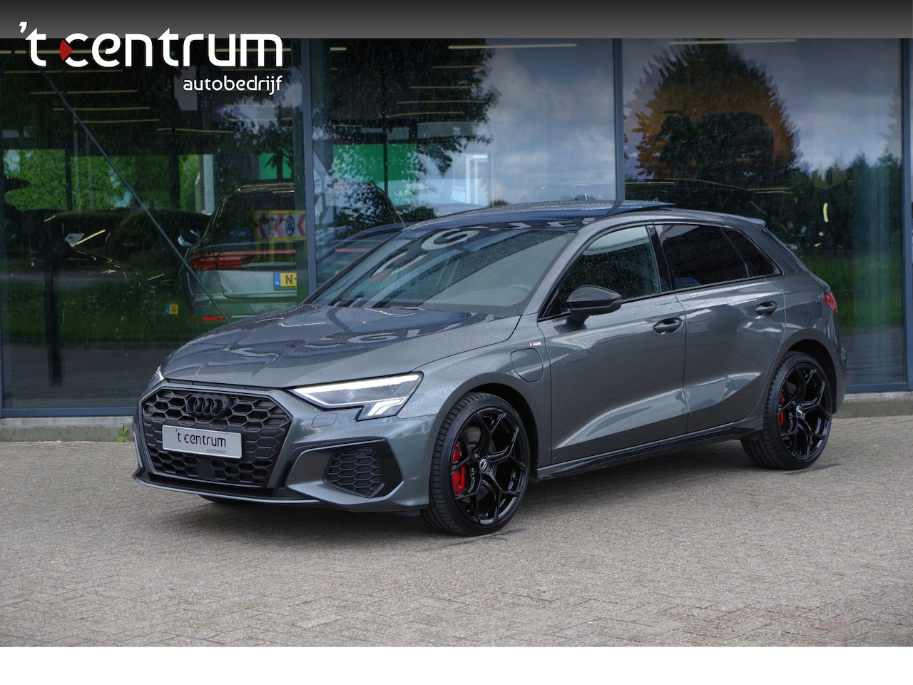 Audi A3 Sportback - 45 TFSI e S-Line Edition Competition 245 PK PHEV, Panoramadak, Adap. Cruise Control, Carpl - AutoWereld.nl